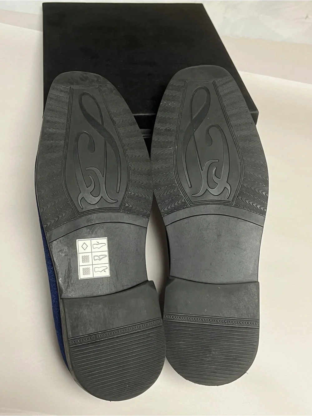 NEW Easy Strider Navy Velvet Loafers Bow Tie Pocket Square Set Size 8